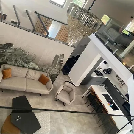 Super Delux 6-Bed Villa Brave Villa