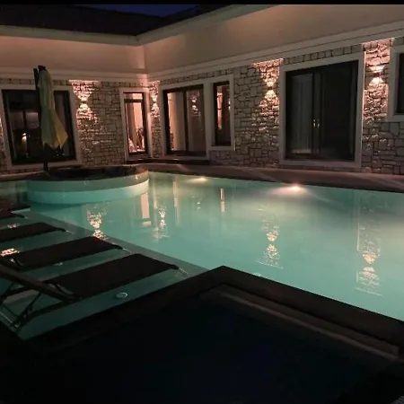 Villa Super Delux 6-Bed Villa Brave